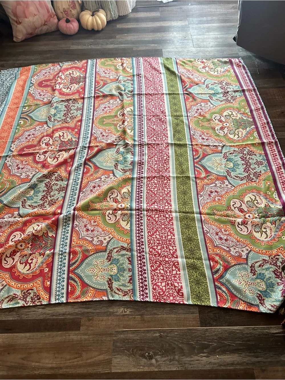 Better Homes & Gardens Shower Curtain 70x72 2 quilted pillow shams to Match